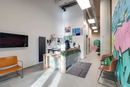 Best Western 11Bauer Paris Saint-Ouen Отели рядом с достопримечательностью «Alstom»