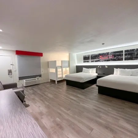 Ramada by Wyndham Anaheim Convention Center