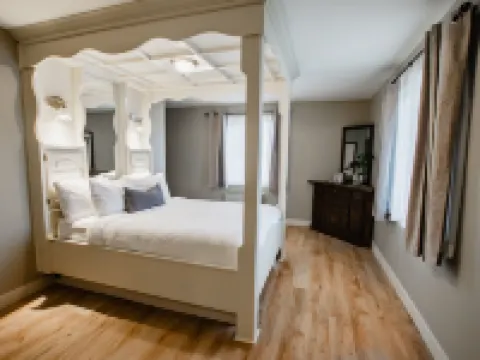 Hessenland Inn & Schatz Winery Hotels in Huron County