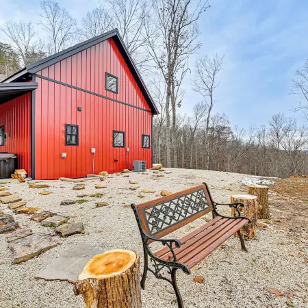 Hike & Climb: Pet-Friendly Red River Gorge Cabin!