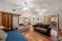 1 Tiny Town Hico Spacious Cabin Animals Fire Pit