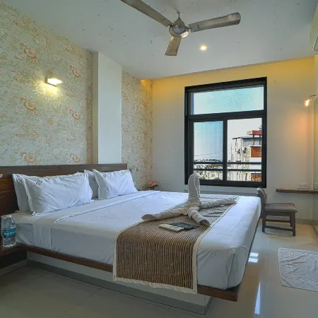 Hotel Sri Sri Executive Kolhapur Near Mahalaxmi Temple