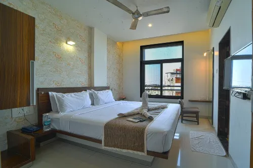 Hotel Sri Sri Executive Kolhapur Near Mahalaxmi Temple