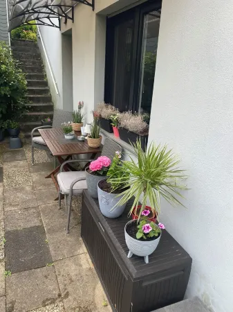 Beautiful, newly renovated apartment with terrace, 2 min. to the highway Отели в г. Вермельскирхен