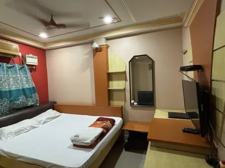 Starline Hotel Отели рядом с достопримечательностью «ISKCON, Math Chowmuhani»