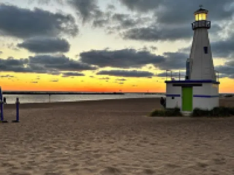 Charming 2-bedroom house in delightful New Buffalo with hot tub Hotels in New Buffalo