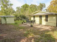 Fenced yard lots of Parking for trailer close to beach 4 bedrooms Edgewater Hotels in Edgewater