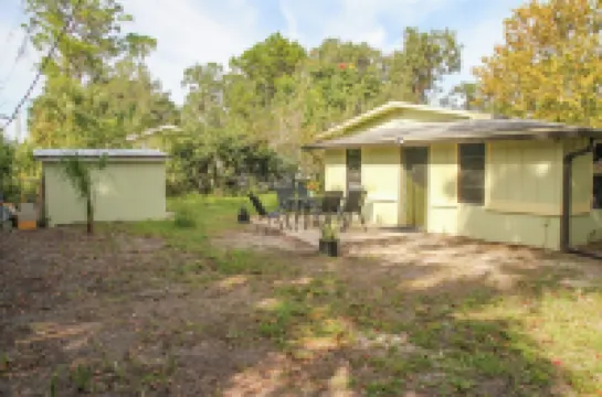 Fenced yard lots of Parking for trailer close to beach 4 bedrooms Edgewater