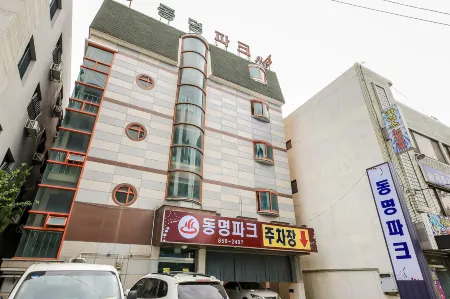 Gongju Dongmyung Motel Отели рядом с достопримечательностью «Гробница Мурён-вана»