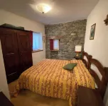 Entire Chalet with fireplace. garden, Wi-Fi, adjacent to village center