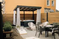 Four Bed Family Stay. Near Sight and Sound. Hot Tub. Full Kitchen. Hotels near Annex 24 Gallery