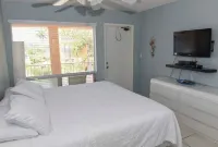 2 Bdr on the water . Amazing views Heated Pool at The Aloha 1 block to Beach