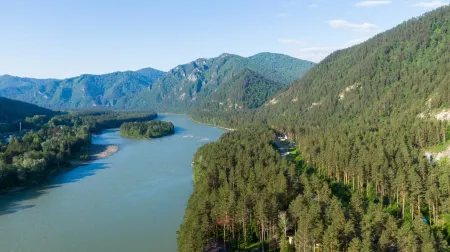 Алтай Парк-отель Подгорица Отели рядом с достопримечательностью «Дом Перевертыш»