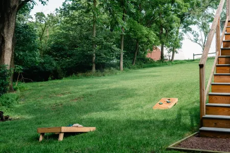 Cozy Retreat with Modern Charm - Inviting Country Haven