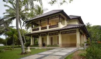 Villa Biru Tanjung Lesung Hotel dekat La Lassa Tanjung Lesung Beach Club