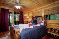 Charming Cabin Retreat with Fire Table and Horseshoe Game - Cozy Sanctuary