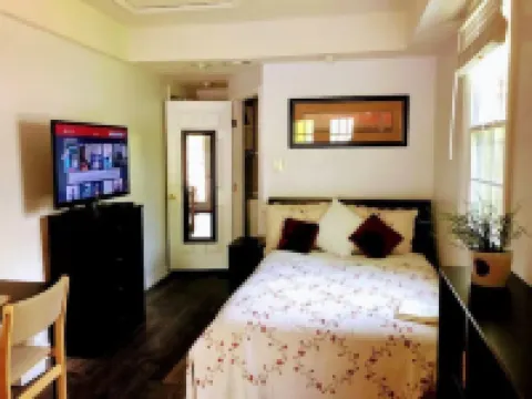 Private, Sanitized Loft, with Discounts Sleeps 2