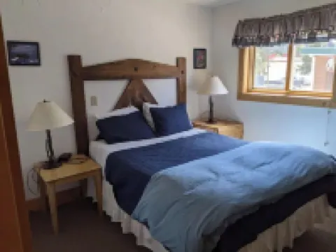 Colter's Cabin Yellowstone Getaway, Cooke City, MT Hotels in Cooke City