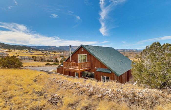 3 Mi to Trails: Secluded Eagar Cabin w/ Mtn Views!