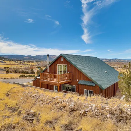 3 Mi to Trails: Secluded Eagar Cabin w/ Mtn Views!