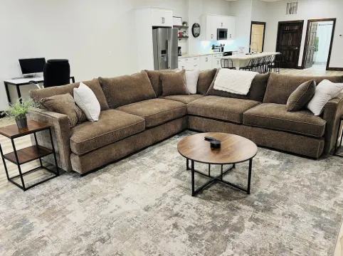 Newly Renovated 2-bedroom apartment in charming Dyersville, IA