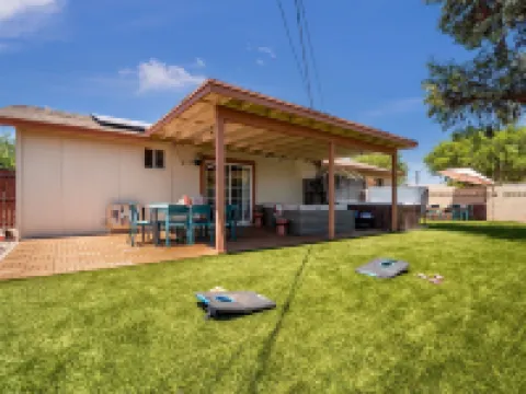 5Br Sleeps 10 Hot Tub Fire Pit Games & Walk to ASU - Homestays
