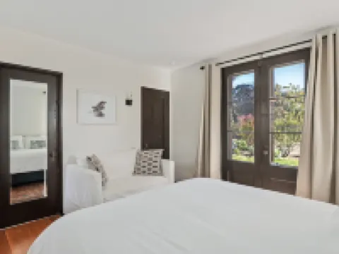 Garden Cottage - Miramar Beach with Shared Deck Hotels in Montecito