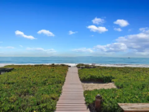 Garden Cottage - Miramar Beach with Shared Deck Hotels in Montecito