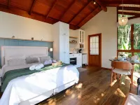Charmosa Suíte em Sambaqui Hotels near Ponta do Sambaqui Beach