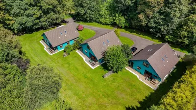 Foxglove Cottages Hotels in 