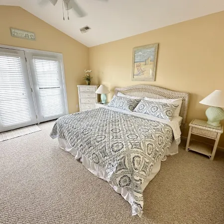Shell Yeah! Surfside 5Br - New Heated Saltwater Pool - Sleeps 15+- Walk to Beach