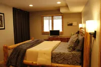 Cozy Winter Getaway-The Tree House-Sleeps 10