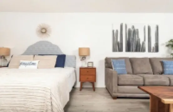 Ocean View Sapphire Condo-Balcony & King Bed