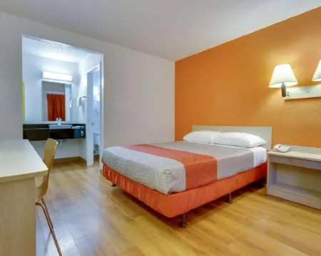 威斯康星巴拉布 - 德爾頓湖 6 號汽車旅館 索克縣酒店