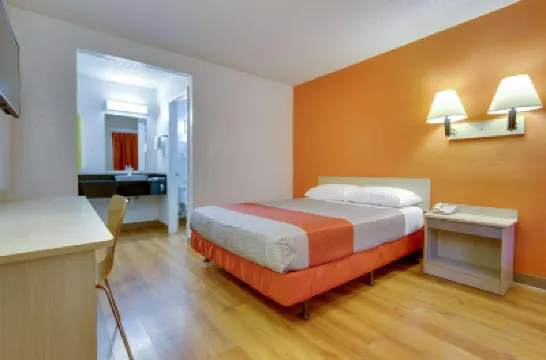 모텔 6 배러부, 위스콘신 - 레이크 델튼  호텔