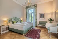 Hotel Adria فنادق في Schenna