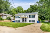 Little Italy in Dsm: 2 Bed 1 Bath Upgraded Townhome w/King Bed & Reading Nook