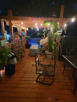 Green Street Oasis Hot Tub, Fire Pit & Walk to Downtown Hotels in Westminster