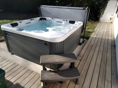Villa spa rochelaise: Relaxation with Jacuzzi and Brasero