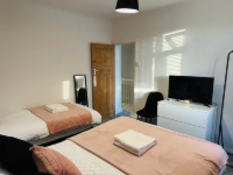 Lovely 4Bed House *2 bathroom *Garden*free parking