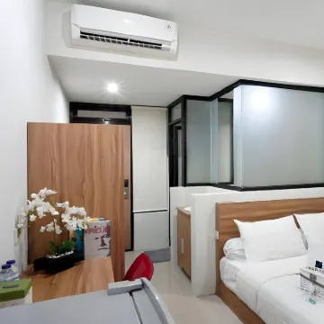 Dparagon Karangmalang Hotels near Lempuyangan Station