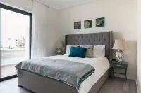 Luxury 3-BD condo with 80sqm balcony in Glifada Hotels in 