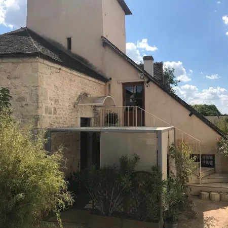 In the heart of St Florent apartment le Colombier with small courtyard 10 mn from A71
