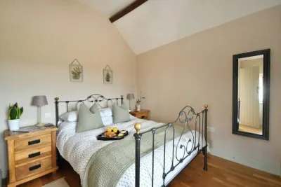 The Stone Barn - Luxury Barn in Rural Wiltshire Hotels near St Mary's Calne