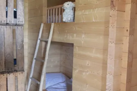 1 bedroom cabin in oosterwolde Отели в г. Oosterwolde