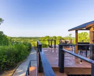 Rooftop deck with AMAZING Views, Fire table, Bar, Hot tub and Pet Friendly!