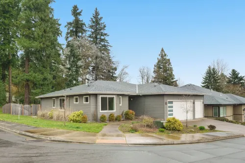 Large Open Home - Gourmet Kitchen - Pool Table