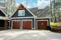 Spacious Luxury Lakefront Home w/ Hottub, Outdoor Sauna, & Gym Near Clemson