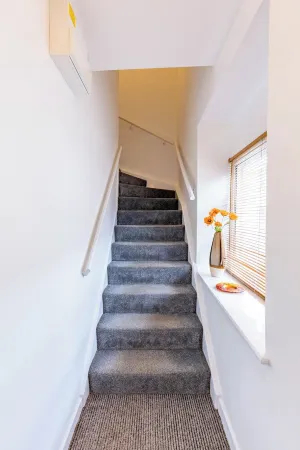 Charming Historic Stay | Cosy Flat with parking! Отели в г. Росс-он-Уай