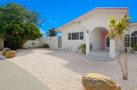 NEW 2 Bed2 Bath Tropical Villa.Ultimate Escape! Private Pool.Covered Patio & BBQ